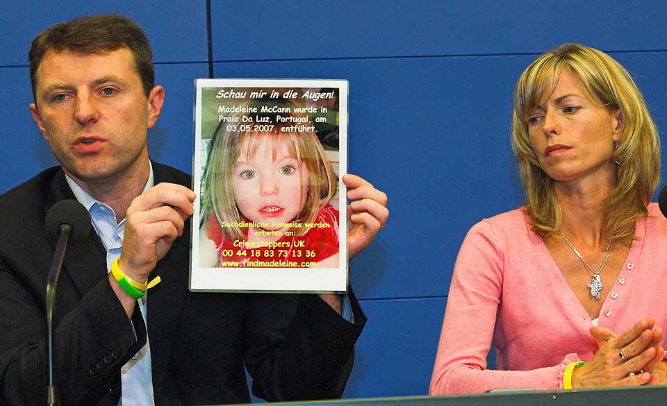 ANGRER: Madeleines foreldre, Kate og Gerry McCann angrer p� at de lot barna ligge alene i ferieleiligheten.