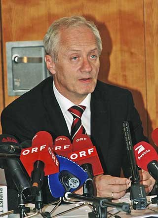 TROVERDIG: Gerhard Sedlakec, talsmann for statsadvokaten i distriktet tror at kvinnen snakker sant. - Kvinnens uttalelser om massive overgrep er troverdige, sier han til Kurier.