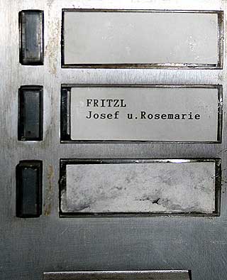 RINGEKLOKKE: Personer som kjenner Josef Fritzl, beskriver ham som en god nabo det aldri var noe problemer med.