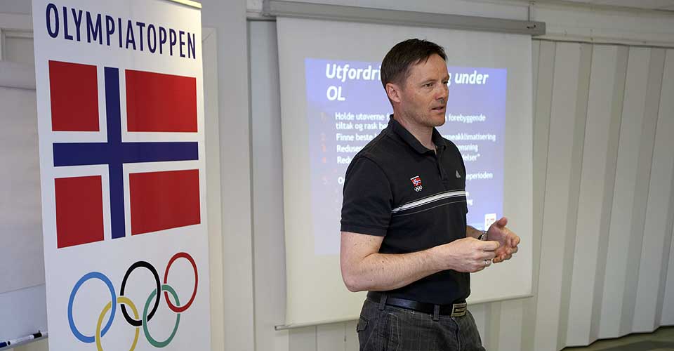 OPTIMISTISK: I forbindelse med at det er 100 dager igjen til OL i Beijing informerte toppidrettsjef Jarle Aamb� tirsdag om status for de norske OL-forberedelsene.