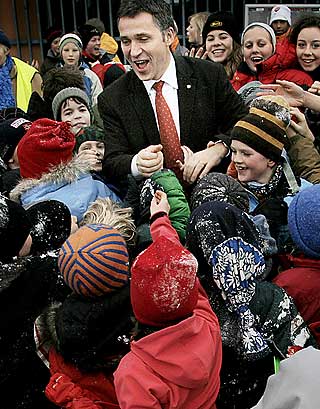 ENHETSSKOLEN FOR FALL: Barn av arbeiderklassen gj�r det d�rligere enn middel- og overklassens barn, og �enhetsskolen� er ikke i stand til � utjevne forskjeller, selv om politikerne har dette som m�l.