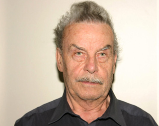 JOSEF FRITZL:  I l�pet av de 24 �rene i kjelleren ble Elisabeth jevnlig voldtatt av sin far. Og verken hun eller de tre barna hun hadde hos seg fikk se dagslys.