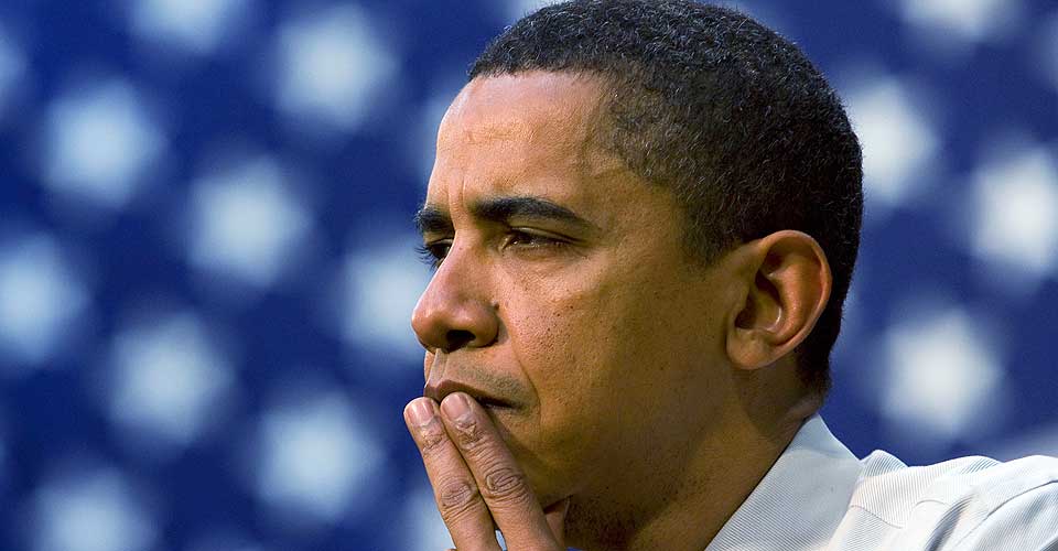 LIKE F�R: Illinois-senator Barack Obama rett f�r han skal g� p� talerstolen i Hickory, North Carolina. Snart skal velgerne i Indiana og North Carolina si sitt om hvem de mener b�r bli demokratenes kandidat.