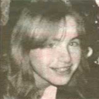 HOLDT FANGET: Elisabeth som ung pike. I dag er hun 42 �r og har ikke sett dagslys p� 24 �r.