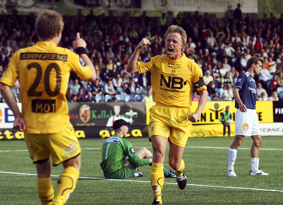 INGEN TILFELDIGHET: Jan Derek S�rensens 1-0-m�l mot Str�msgodset var ingen tilfeldighet, i motsetning til flere av de andre m�lene som ble scoret i Tippeligaen i g�r. Glimt og Stab�k har en s� gjennomf�rt plan i angrepsspillet sitt at vi kan forutse hva som skjer, skriver Otto Ulseth.
