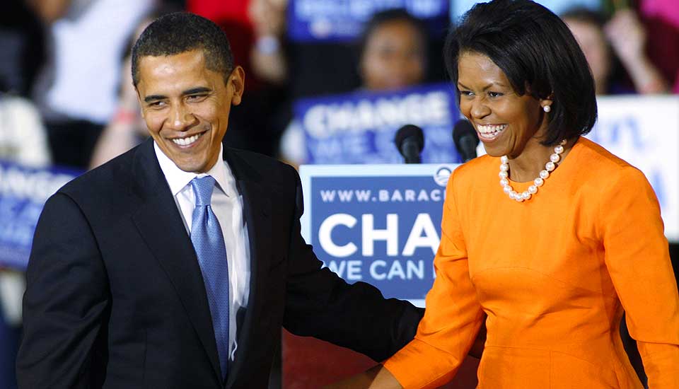 TAKKET: Barack Obama, her med kona Michelle, takket velgerne i North Carolina for st�tten i natt.