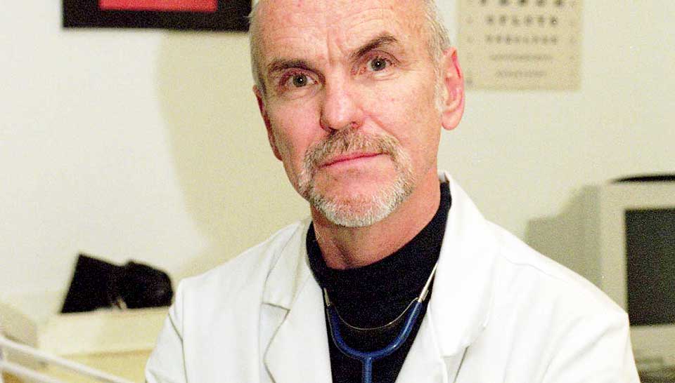 Doktor Ali: To timer hver kveld jobber Trond Ali Linstad som lege i Gr�nlandsgettoen i Oslo.