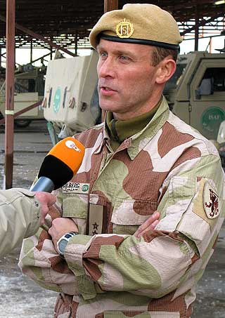 - UBRUKELIG: Bataljonsjef Rune Solberg i Telemark bataljon tar ikke sjansen p� � innf�re milj�ammunisjon for sine styrker. Han var selv sjef for QRF-styrken i Afghanistan da de mottok 300 000 ubrukelige milj�skudd.
