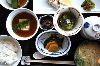 I ALL ENKELHET: � innta et m�ltid i Japan er som � ta del i et kunstverk. Her er det frokosten som er servert.