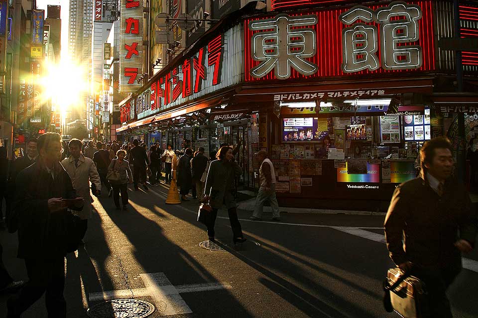 TOKYO: vi tar deg med p� rn rundtur i Japans hovedstad.