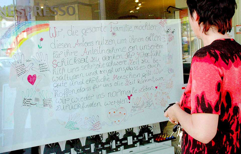 TAKKER FOR MEDF�LELSE OG SYMPATI: Det var familien selv som �nsket � takke innbyggerne i Amstetten og alle andre som har vist omtanke de siste ukene.