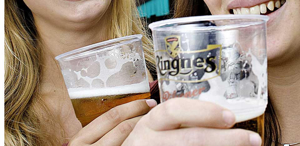 FULL RULLE: Kommende helg er det duket for mye fest og drikking blant de unge. Helsemyndighetene oppfordrer foreldre til � v�re forberedt.