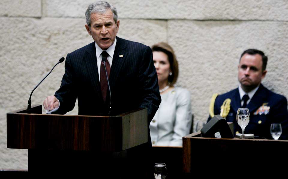  HILSNINGSTALE:  President George W. Bush holdt 60-�rs tale for jubilanten Israel i g�r i nasjonalforsamlingen Knesset. Nien av 