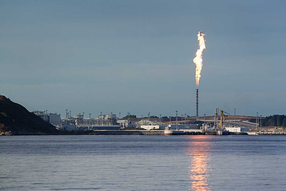 SLIPPER UT MER ENN F�R:  Statoil gjener mer penger og slipper ut mer klimagass en f�r.
