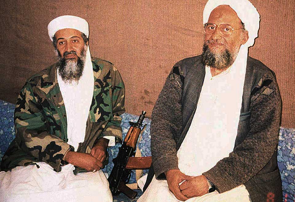 NYTT LYDOPPTAK: I et nytt lydopptak som angivelig skal v�re fra Osama Bin Laden (til venstre) oppfordres det til hellig krig mot Israel. Staten feirer i disse dager 60 �rs jubileum. Al-Qaidas nestleder Ayman al-Zawahiri (til h�yre) har tidligere kritisert Hamas for � tjene USAs interesser.