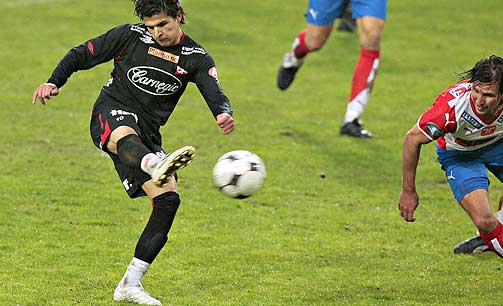I SKUDDET: Tarik Elyounoussi mot Lyn.