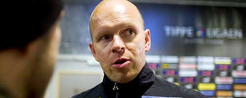 Henning Berg, Lyn1. Vi har v�rt spillemessig gode, grunnspillet sitter. Hadde vi v�rt heldige hadde vi f�tt med oss enda flere poeng. 2. Vi skal ikke gj�re mye annerledes, men jobbe videre med det som har v�rt bra. 3. Nei, jeg ser mest p� mine egne spillere. 