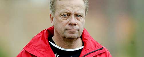 Anders Gr�nhagen, Fredrikstad1. Vi har f�tt en veldig bra start, det gir selvtillit og ofte flyt. Jeg er spesielt forn�yd med borteseieren mot Rosenborg, vi har v�rt et d�rlig bortelag, s� det var veldig godt. 2. Vi har en spilleplan som sitter bedre og bedre, og skal fortsette � justere detaljene fra kamp til kamp. 3. Nannskog i Stab�k. Jeg hentet selv han til Djurg�rden en gang i tiden. Jeg liker ogs� en spiller som Lyns Espen Hoff. Han er en rask og kreativ spiller med godt skudd. Han er sikkert ettertraktet p� overgangsmarkedet. 