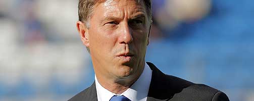 Kjell Jonevret, Molde1. Jeg er forn�yd med m�ten laget har opptr�dt p� kollektivt, og spesielt med at vi har sluppet motstanderne til s� f� m�lsjanser.2. Vi har skapt mange sjanser, og burde hatt bedre uttelling. Det m� vi jobbe med. F�r vi til det m� alle begynne � ta oss seri�st, ikke bare folk i Molde.3. Dere i media skriver jo inn en ny spiller p� landslaget hver runde, s� det lar jeg bli opp til dere. Men Nannskog har imponert, han fortsetter � score selv om alle n� er oppmerksomme p� han. Det er bra gjort. 