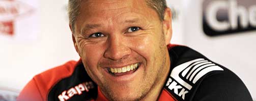 Mons Ivar Mjelde, Brann1. Jeg er mest forn�yd med det vi har prestert hjemme. Vi st�r med 7 poeng p� tre hjemmekamper, men hadde fortjent � vinne mot Str�msgodset ogs�. 2. Vi har ikke v�rt s� stabile borte som vi hadde h�pet, men det skyldes mye at vi har v�rt plaget med skader, det g�r ut over helheten. 3. Ett par unggutter i Lyn har markert seg positivt. Det samme har Tarik Elyounoussi i Fredrikstad, og V�lerengas Mohammed Abdellaoue, selv om de fortsatt er litt ustabile. Jeg synes det er positivt for norsk fotball at de som har imponert meg mest er s� unge.