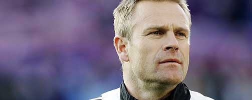 Trond Henriksen, Rosenborg1. Det er lagmoralen i de to kampene hvor vi har f�tt en mann utvist, ellers har det v�rt under pari.2. Vi m� jobbe knallhardt hver dag, og begynne � vinne krigene for � ta mer poeng.3. Flere har st�tt fram, men det er vanskelig for meg � si s� mye om. Jeg ser mest p� eget lag.