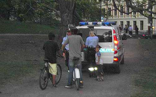 OPPVASKMØTE: politiet inviterer til stormøte mellom de unge guttene, foreldrene deres og kvinnene som ble antastet ved Sofienbergparken i Oslo lørdag kveld.