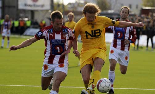 Ikke noe m�lskred: Morten Moldskred (t.v) p�set inn m�l for Troms� i fjor, men fant ikke nettmaskene mot Bod�/Glimt.