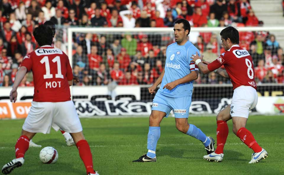 HET TILBAKEKOMST: Martin Andresen fikk lite arbeidsro p� V�lerengas midtbane da han kom tilbake til Brann Stadion for f�rste gang i Oslo-lagets drakt.