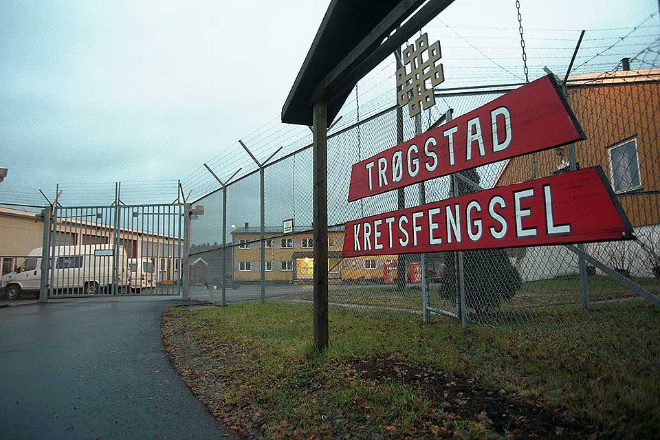 HENTET I FENGSELET: N�ringslivslederen som sonet en dom p� 60 dager, ble if�lge siktelsen �tte ganger hentet ut av fengselet i Tr�gstad og kj�rt til jobben i Oslo.