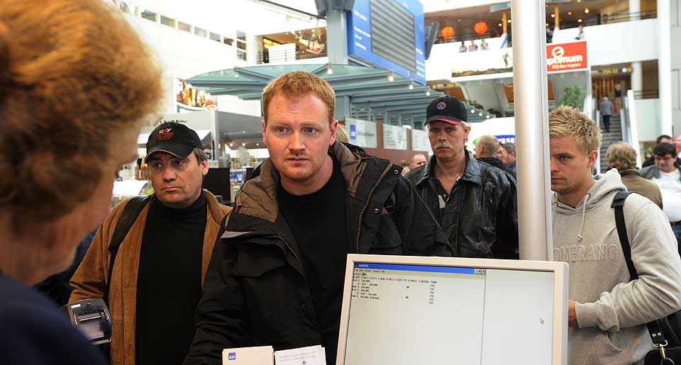 LAMMES: Store deler av flytrafikken i Norge st�r stille. I dag ble seks nye flyplasser stengt.
