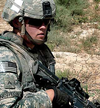 MILITARISERT: USA er mer voldelig enn b�de Rwanda, Serbia, Kazakhstan og Kambodsja. Det er konklusjonen i Global Peace Index 2008.