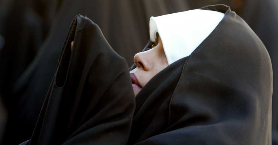 M� STUDERES: - Muslimske kvinners valg og handlinger kan ikke forklares utelukkende som en konsekvens av at de er muslimer. Muslimske kvinner m� - som andre - studeres og analyseres ut i fra alle de faktorer som p�virker deres liv, skriver Berit Thorbj�rnsrud.