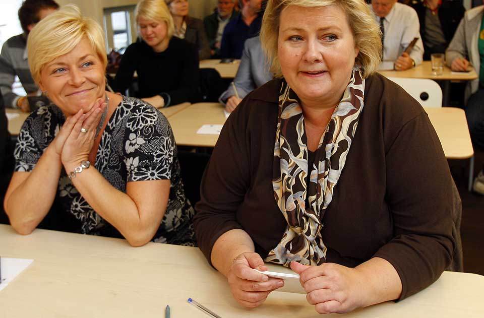 ST�TTES AV FOLKET: Siv Jensen og Erna Solberg f�r oppslutning hos stadig flere velgere. N� er de bare et par prosentpoeng unna � ha rent flertall.