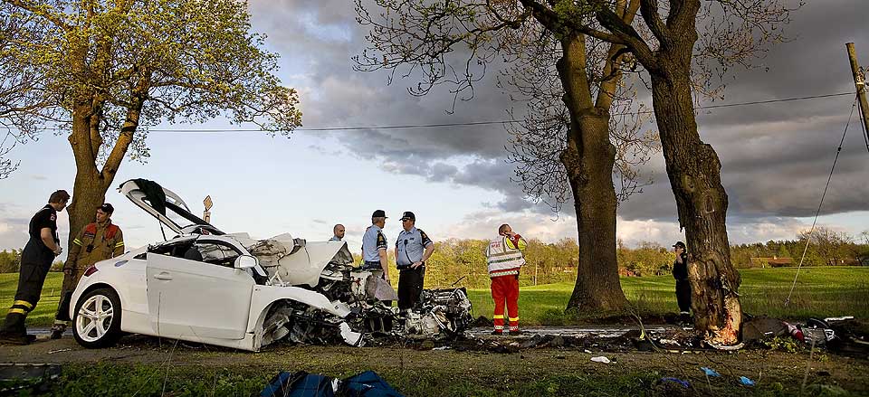 ALLE I BILEN D�DE: Camilla Kristine Birkeland Skullerud (18), s�steren Martine Elise Birkeland Skullerud og Camillas 20-�rige kj�reste omkom da bilen, som ble f�rt av 20-�ringen, traff et tre i h�y hastighet ved Kongsg�rden p� Bygd�y 3. mai.
