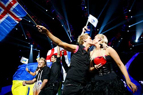 SAGA�Y I MGP-FINALE: Og slik feiret den islandske duoen Euroband at de gikk videre fra semi'n.