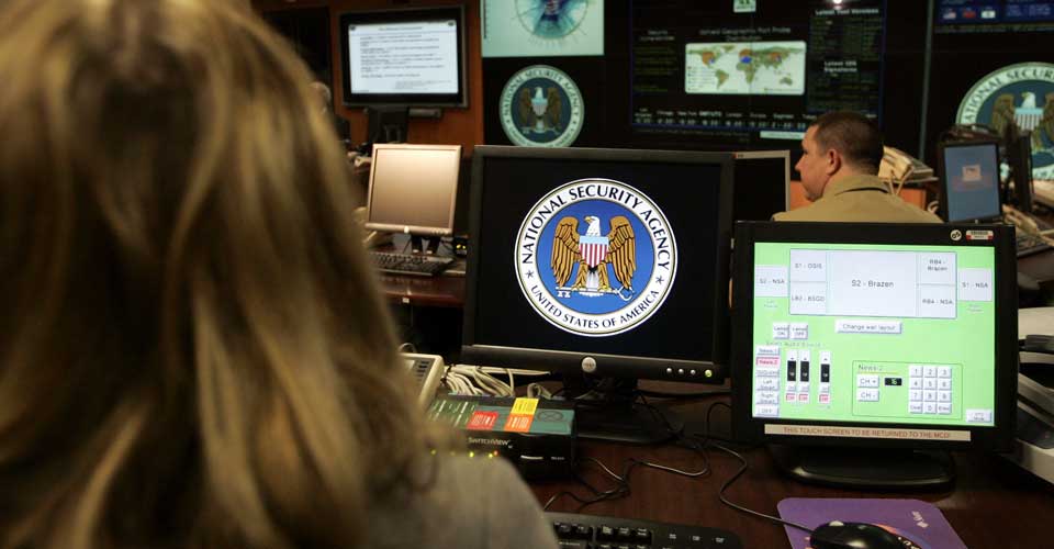 Hvor mange i Norge er klar over at verdens suverent st�rste overv�kings- og etterretningsorganisasjon, amerikanske National Security Agency (NSA), overv�ker europeisk, og norsk, tele- og Internettkommunikasjon, sp�r artikkelforfatterne.
