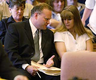UST�DIG: I 2002 m�tte Tonya Harding m�te i retten etter � ha blitt tatt for promillekj�ring.