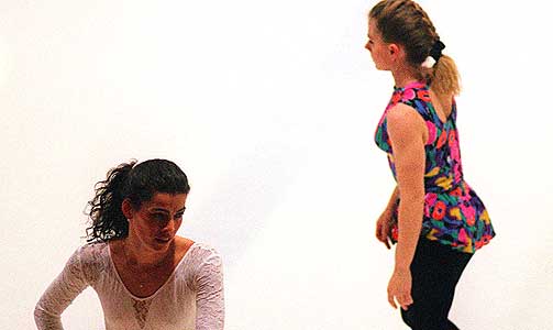 RIVALER: Nancy Kerrigan (t.v) og Tonya Harding under trening p� Lillehammer.