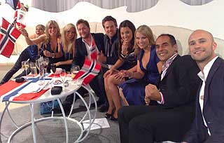 GLADE: God stemning hos den norske delegasjonen i Greenroom under avstemminga.