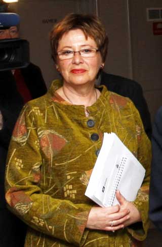 UENIG:  Helga Hjetland mener det er feil at l�rerne tjener mer enn Fellesorganisasjonen sine medlemmer.