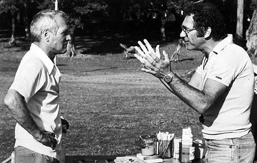 I FELTEN: Pollack instruerer Paul Newman under innspillingen av �Uten ondskap� (1981).