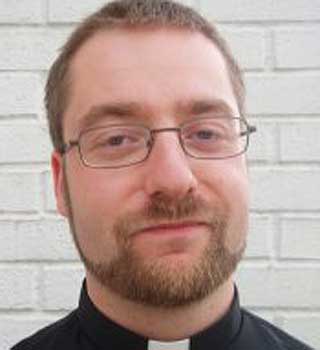 HOLDER TETT: Sekret�r i Oslo bisped�mme, Fredrik Hansen, har ikke lov til � oppgi eksorsistens navn.
