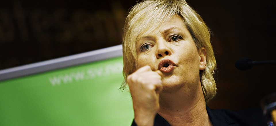 LAR SEG IKKE AFFISERE: Den seinere tids protestaksjoner mot h�y bensinpris er ikke nok til � f� finansminister Kristin Halvorsen til � avbl�se de planlagte avgifts�kningene som etter planen trer i kraft 1. juli.
