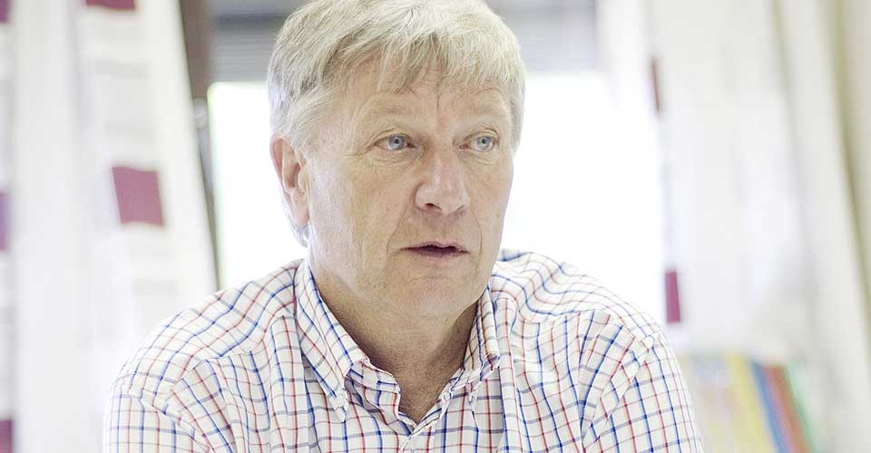 F�R HARD MEDFART: V�ler-ordf�rer Kjell Konterud blir kritisert i skarpe ordelag i Gl�mdalens lederartikkel.