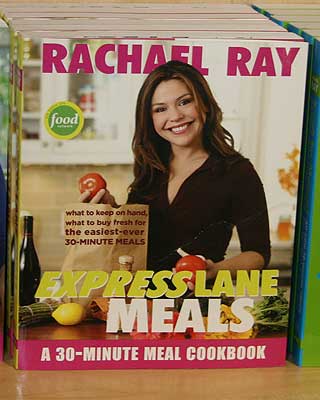 LUKRATIVT: Rachael Ray har skrevet flere kokeb�ker.