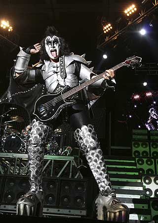 GENE SIMMONS: Snart 60 �r gammel.