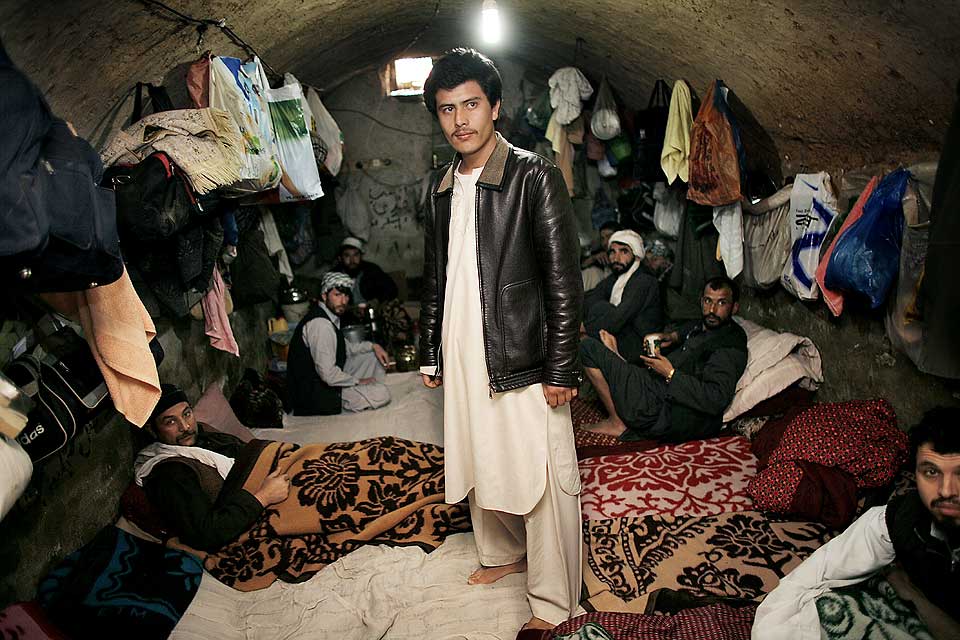 TRUET, TORTURERT OG D�MT TIL D�DEN: - Det tok dem fire minutter � d�mme meg til d�den, sa Sayed Pervez Kambaksh da Dagbladet m�tte ham i fengselet i Mazar-i-Sharif i Afghanistan i mars i �r.