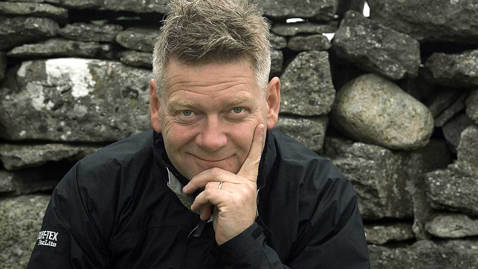 EN FAN: Kenneth Branagh ble s� glad i Wallander-b�kene at han selv tok initiativet til � spille hovedrollen. Etter det gikk innspillingen rekordfort.