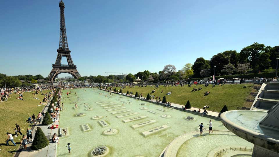 SOMMER I PARIS: Til Frankrike i sommer? Da b�r du benytte sjansen til � stille dine sp�rsm�l i nettm�te med Sissel Dahl Nielsen ved det franske turistkontoret i Oslo.