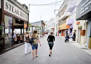 HERSONISSOS: Kretas hotteste partysted for unge i skoleferien, ellers stille og rolig.